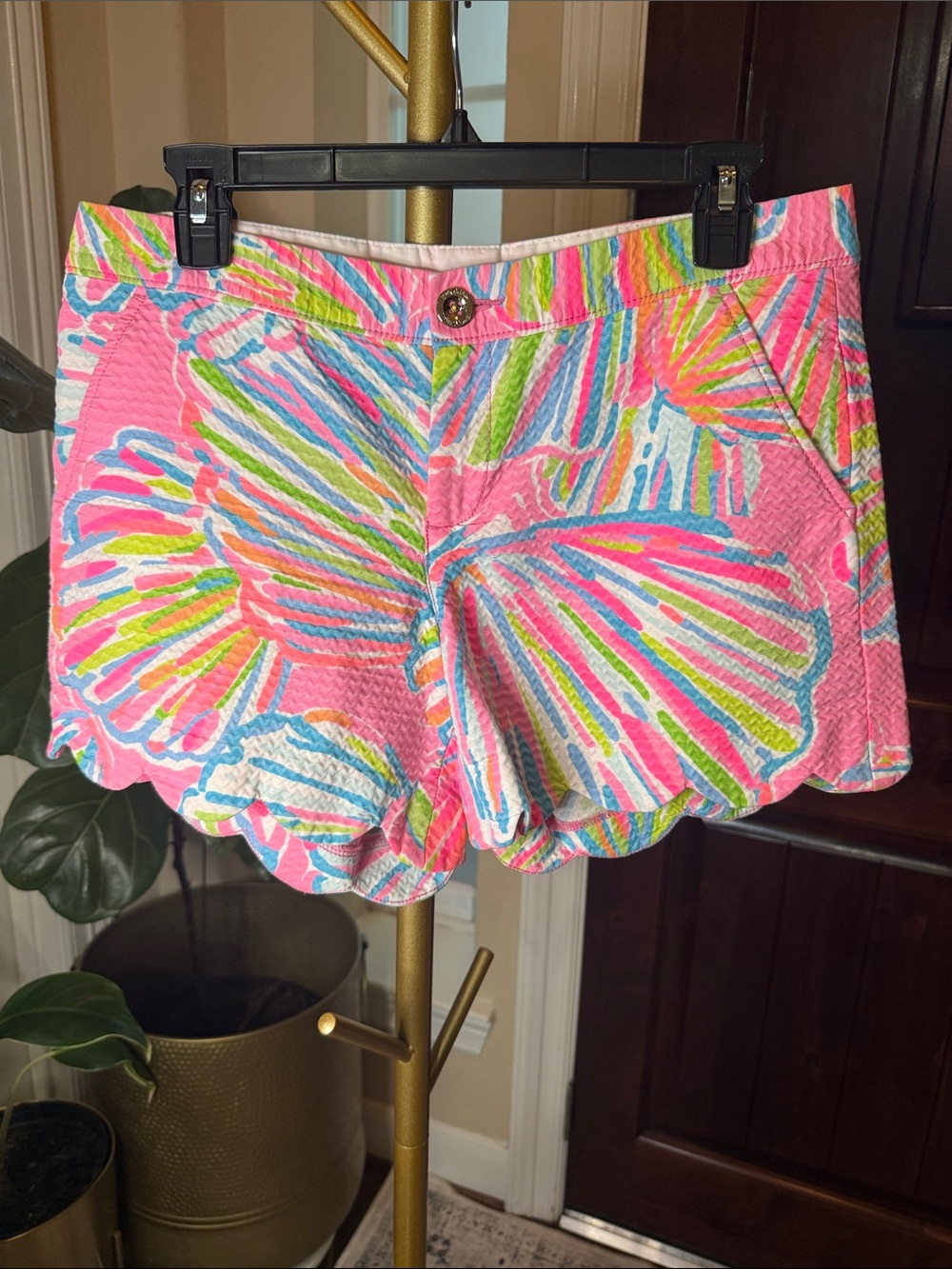 Lilly Pulitzer Buttercup Shellabrate seashell print scalloped hem shorts Size 6